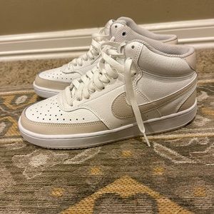 Nike sneakers size 8,5